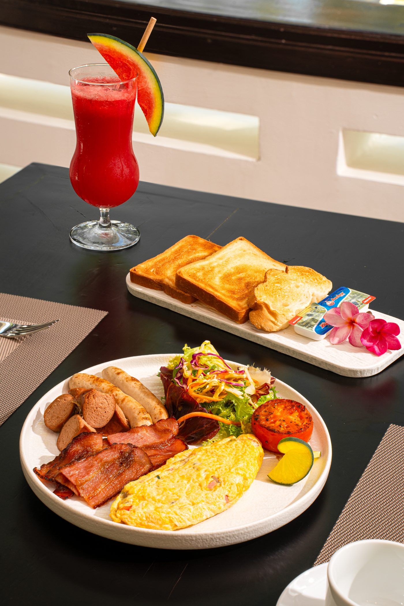 International Set — bacon, sausage, huevos a elegir
